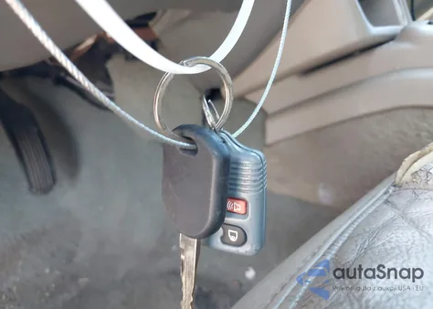 2005 Mercury Grand Marquis Ls/Lse from USA, damaged, VIN 2MEHM75W45X663379